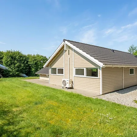 Isving - 1-1km To The Fjord By Interhome Hemmet