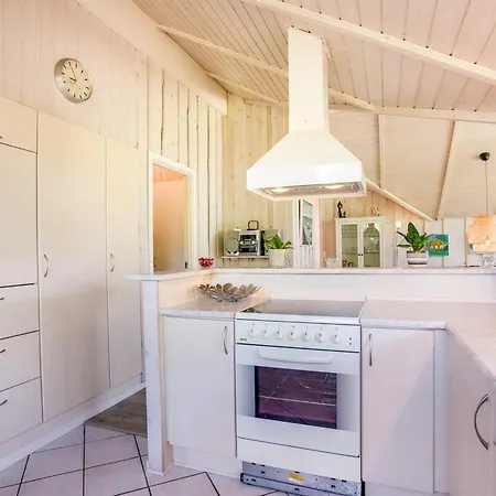 Isving - 1-1km To The Fjord By Interhome Hemmet
